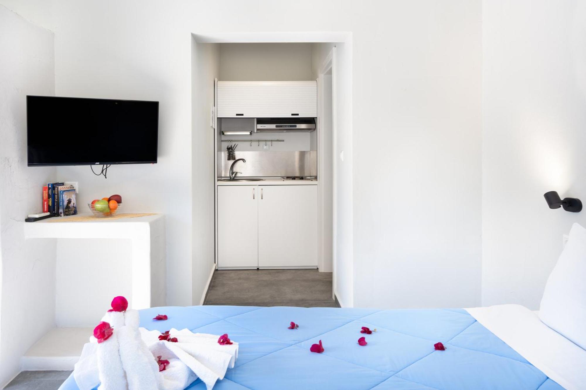 Aegean Blue Santorini Perissa Apartment Екстериор снимка