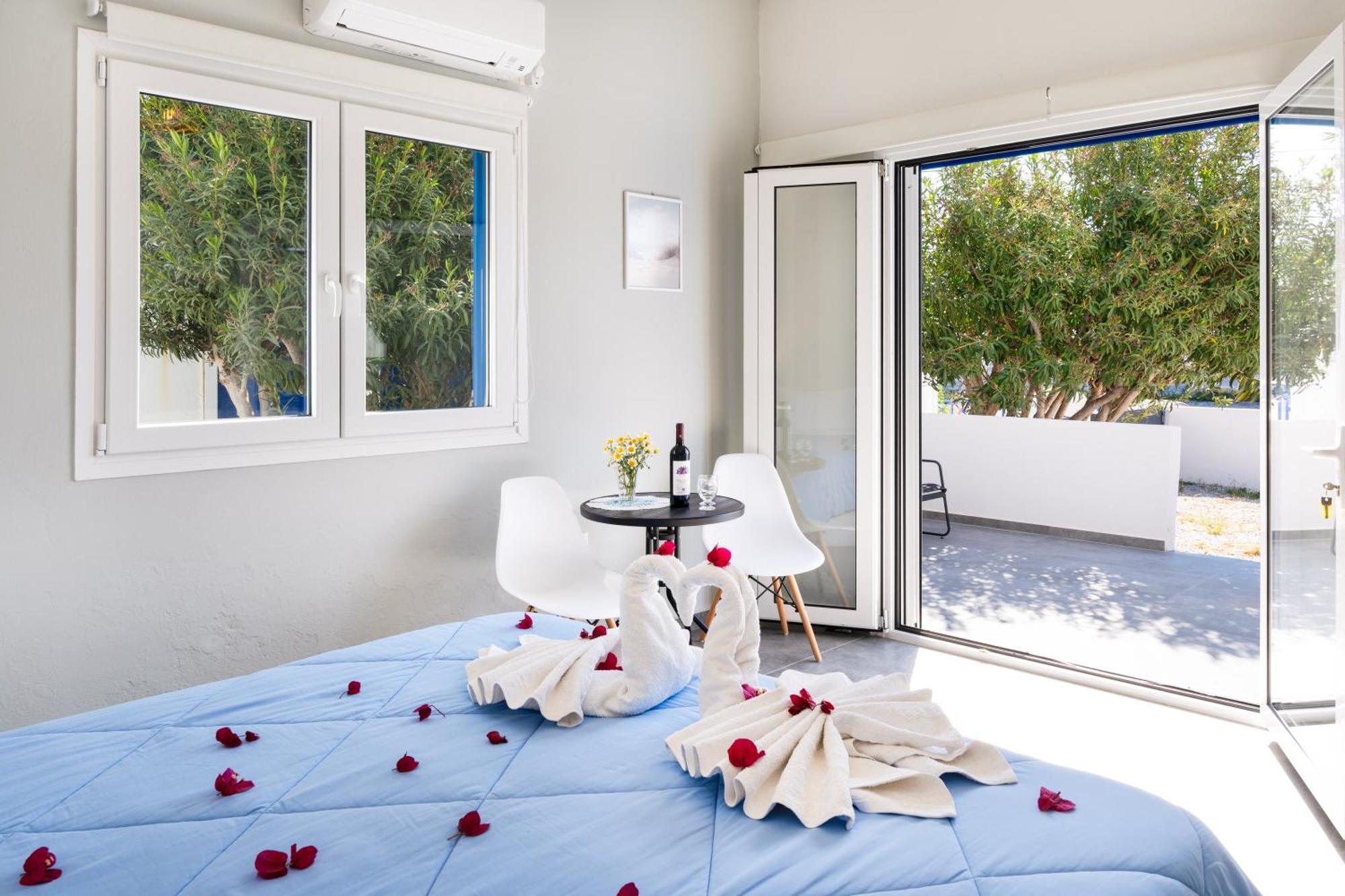 Aegean Blue Santorini Perissa Apartment Екстериор снимка
