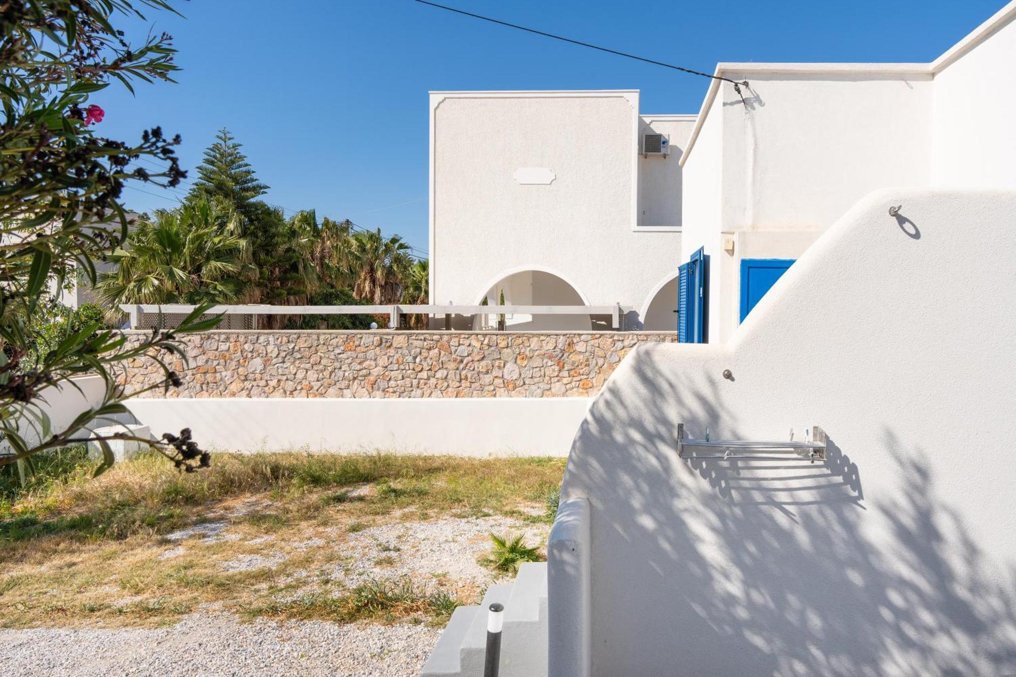 Aegean Blue Santorini Perissa Apartment Екстериор снимка