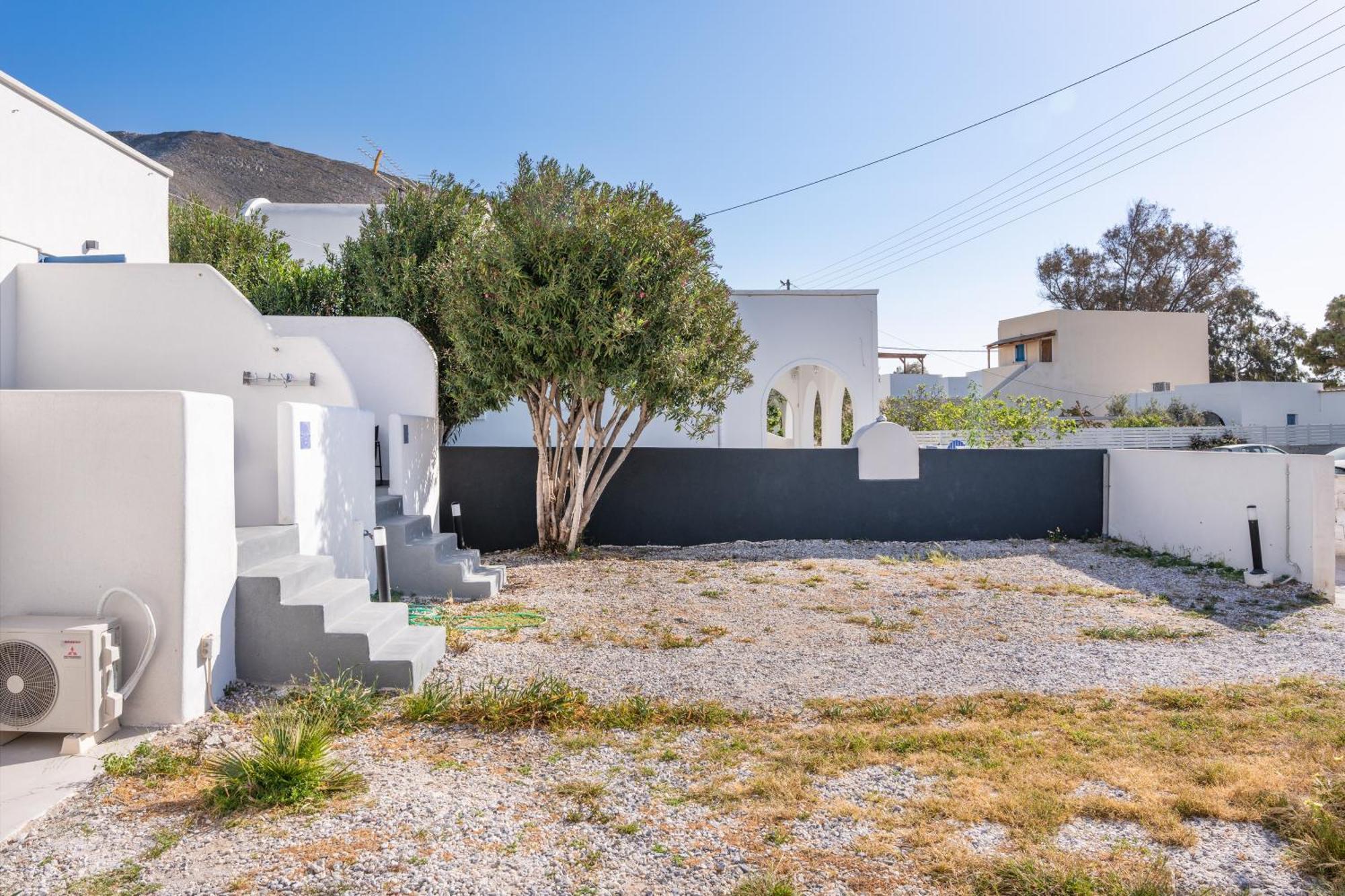 Aegean Blue Santorini Perissa Apartment Екстериор снимка