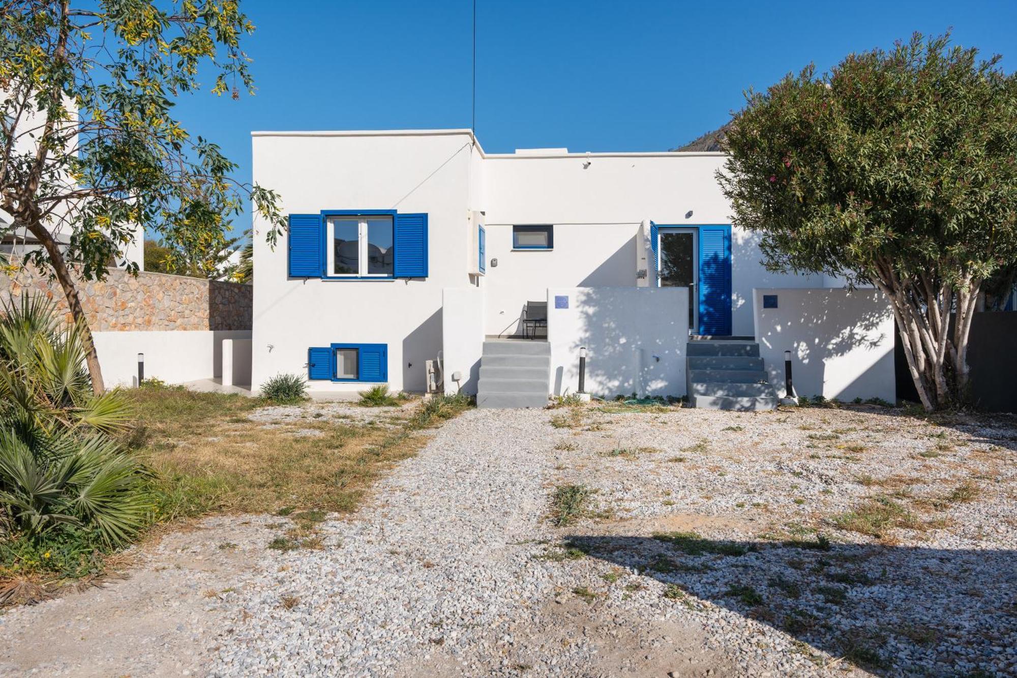 Aegean Blue Santorini Perissa Apartment Екстериор снимка